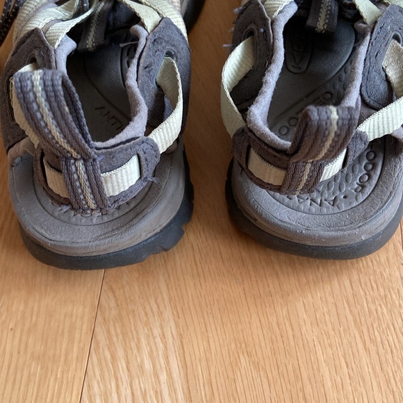 Women’s Keen Sandals Hiking Outdoor Anti Odor Shoes Washable Sandal Size 7.5 - Picture 11 of 13